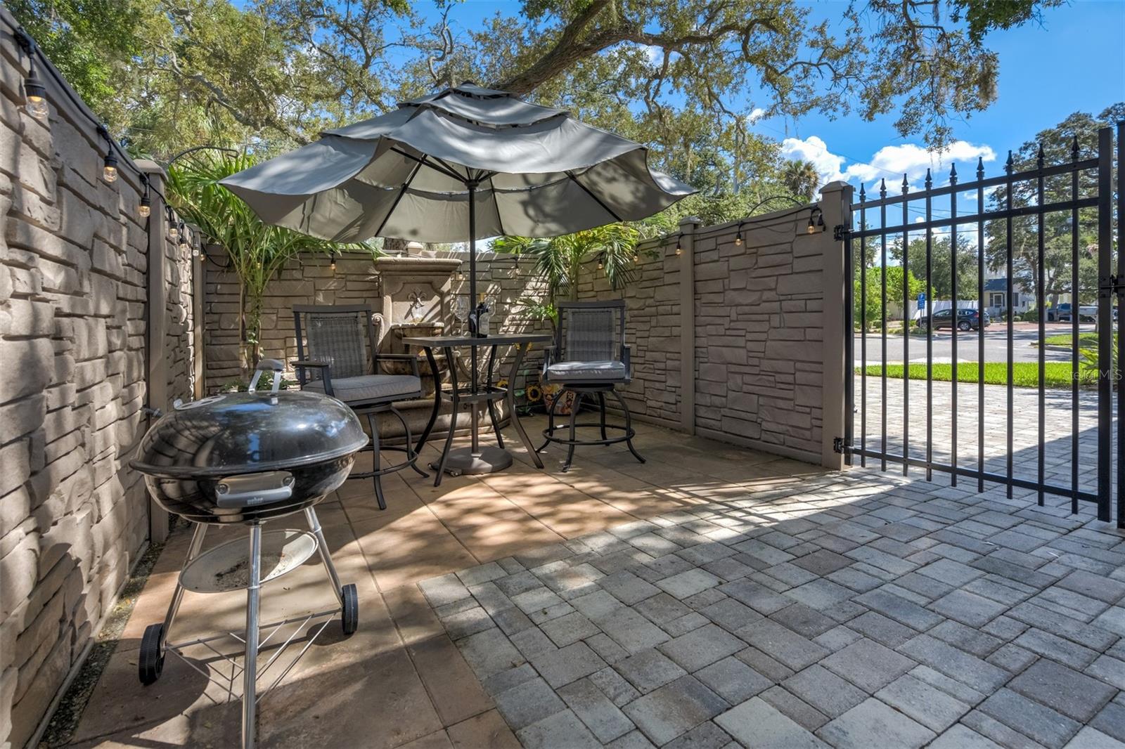 Listing photo id 21 for 201 4th Avenue S