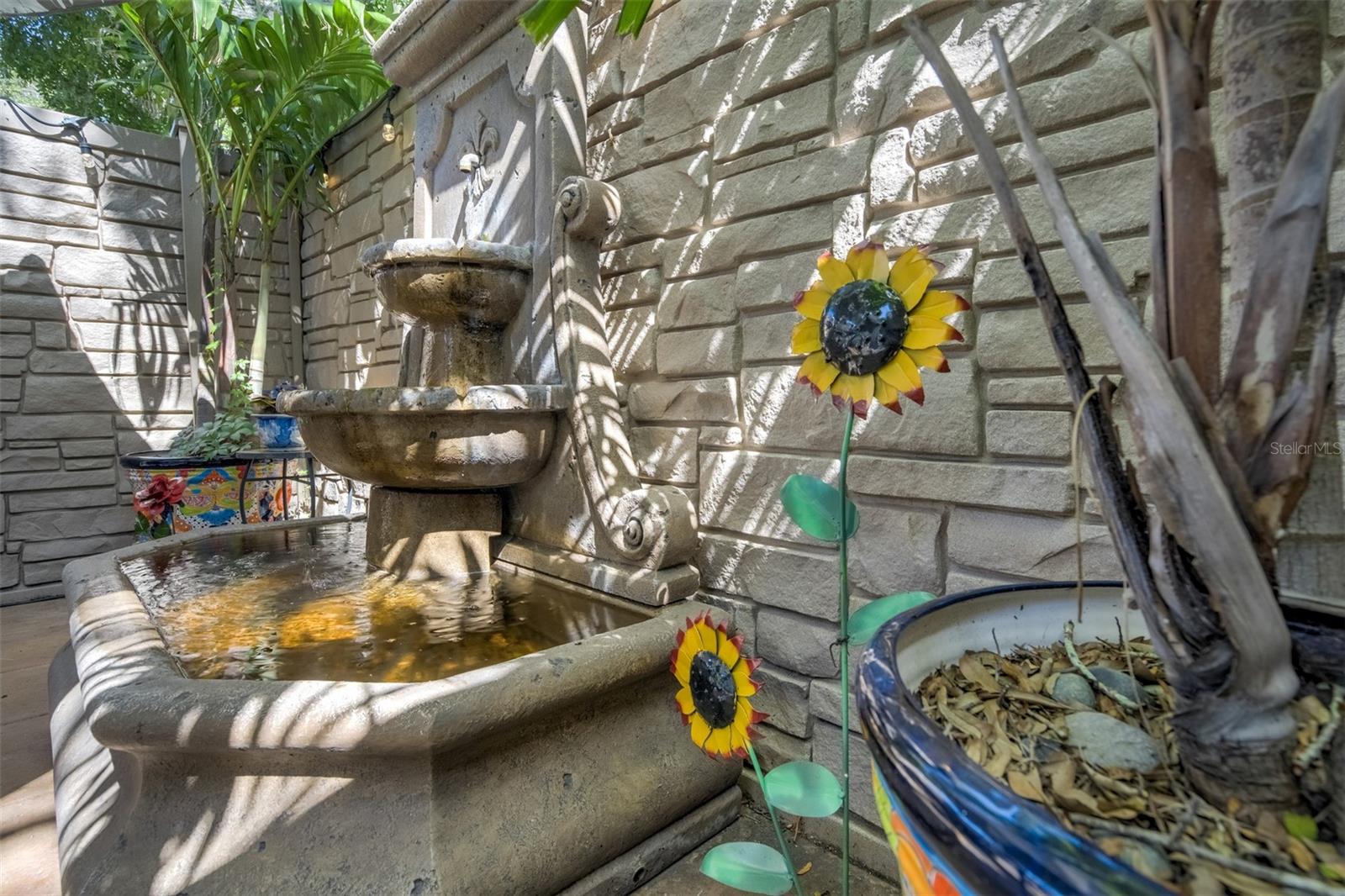 Listing photo id 23 for 201 4th Avenue S