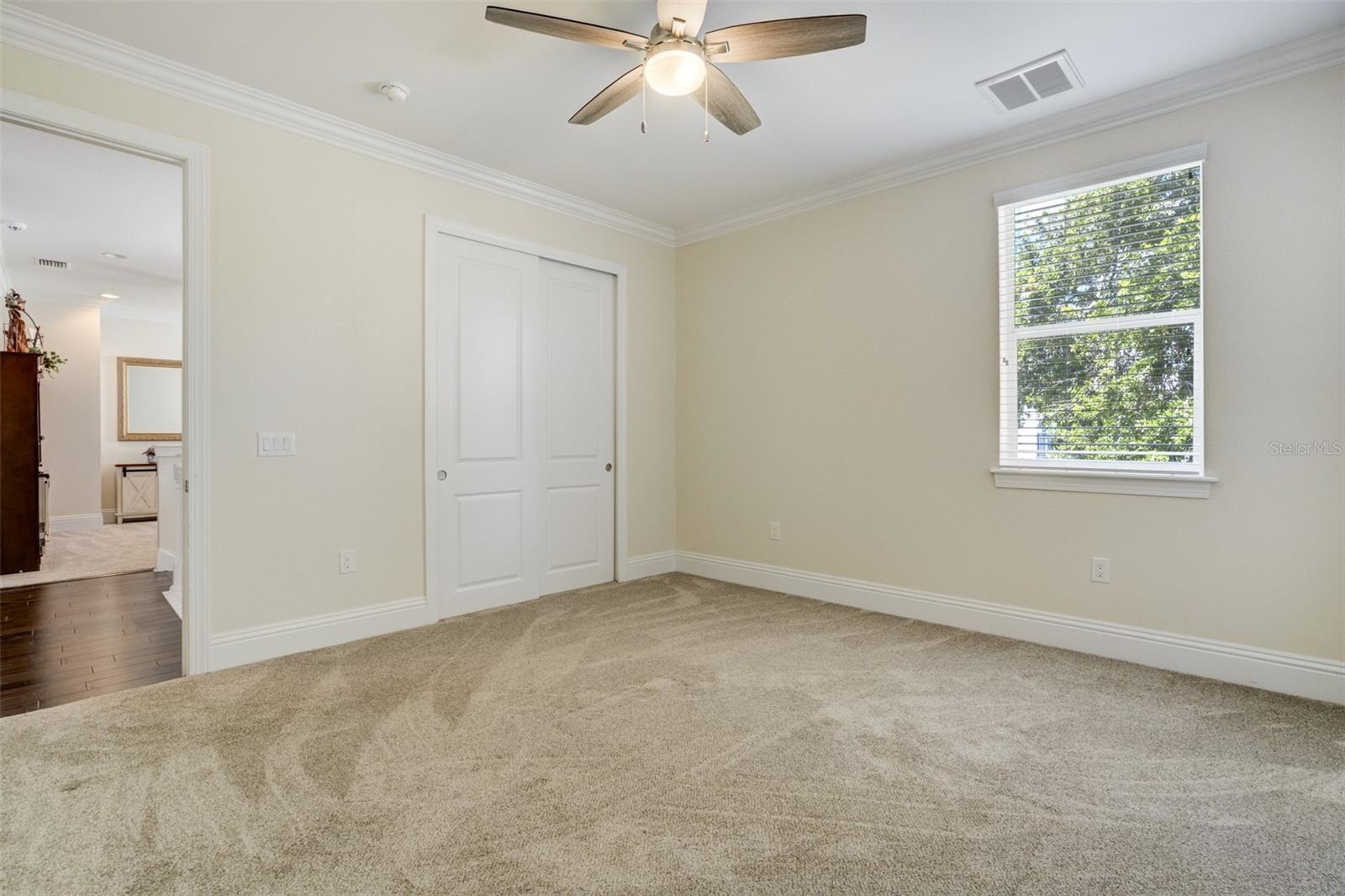 Listing photo id 33 for 201 4th Avenue S