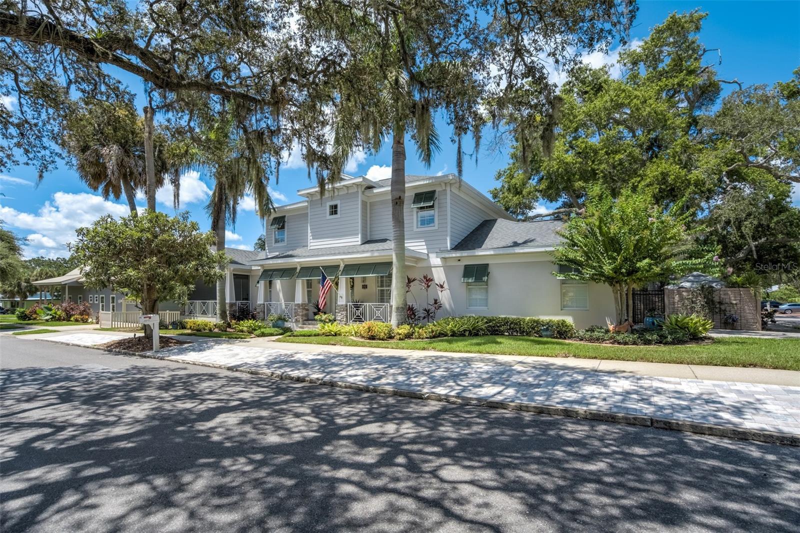Listing photo id 39 for 201 4th Avenue S
