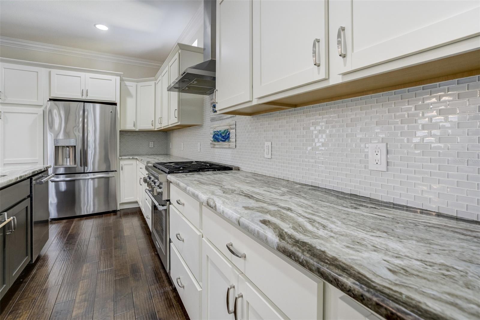 Listing photo id 4 for 201 4th Avenue S