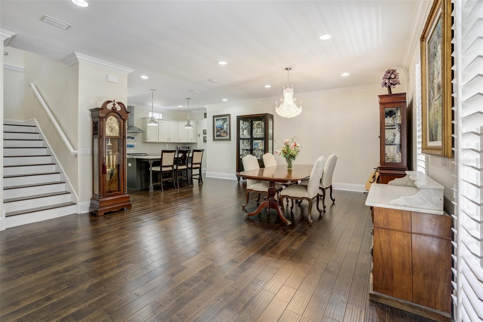 Listing photo id 5 for 201 4th Avenue S
