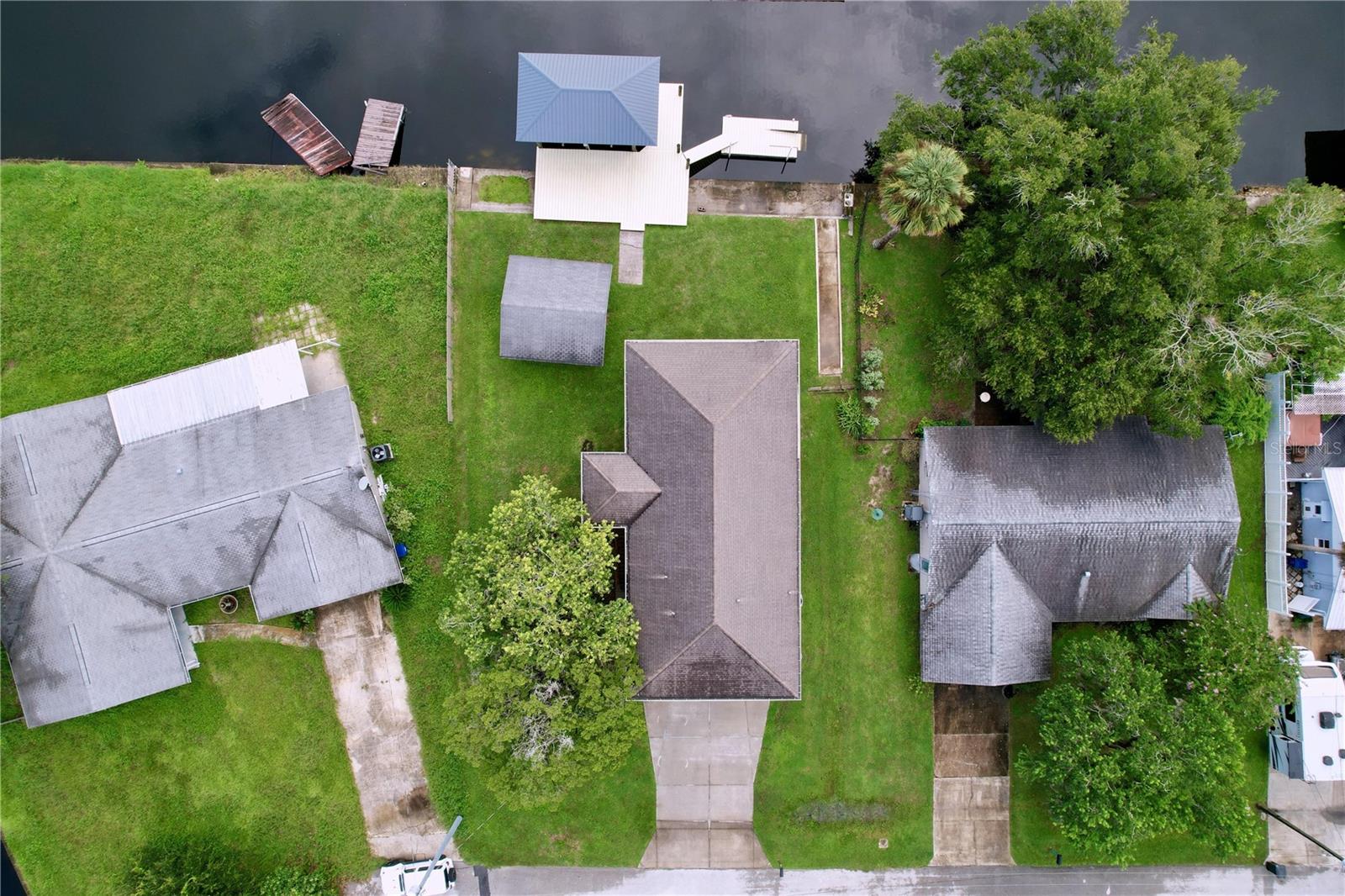 Listing photo id 11 for 3911 Nokomis Point