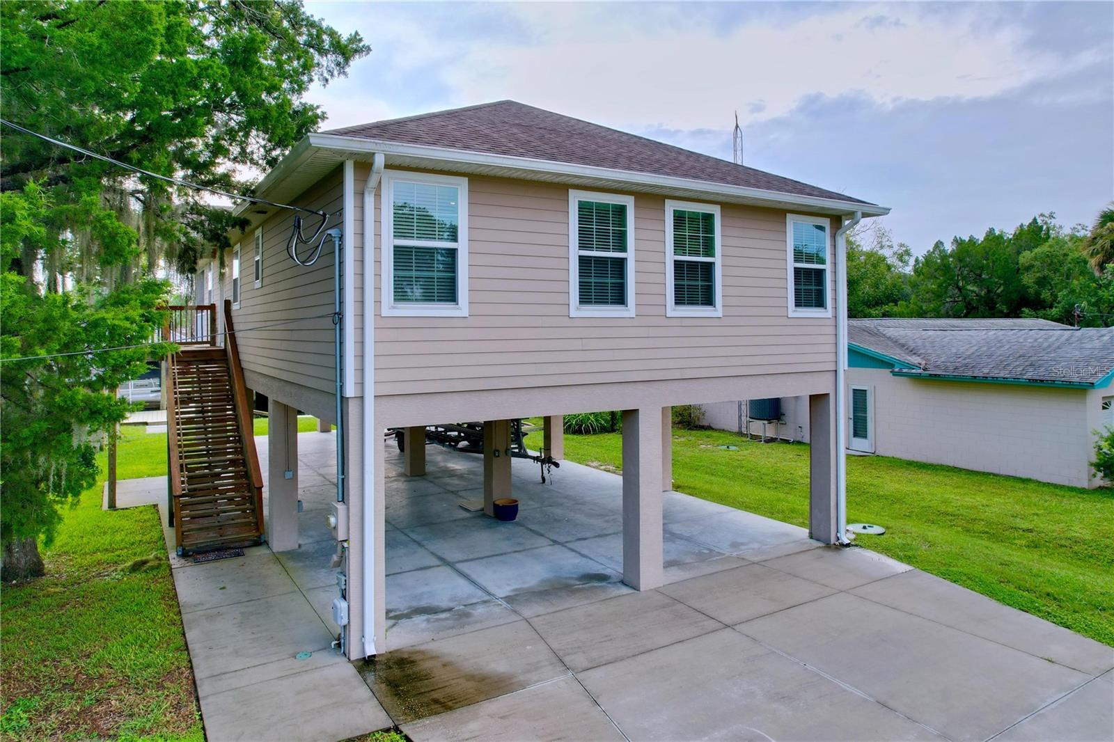 Listing photo id 0 for 3911 Nokomis Point