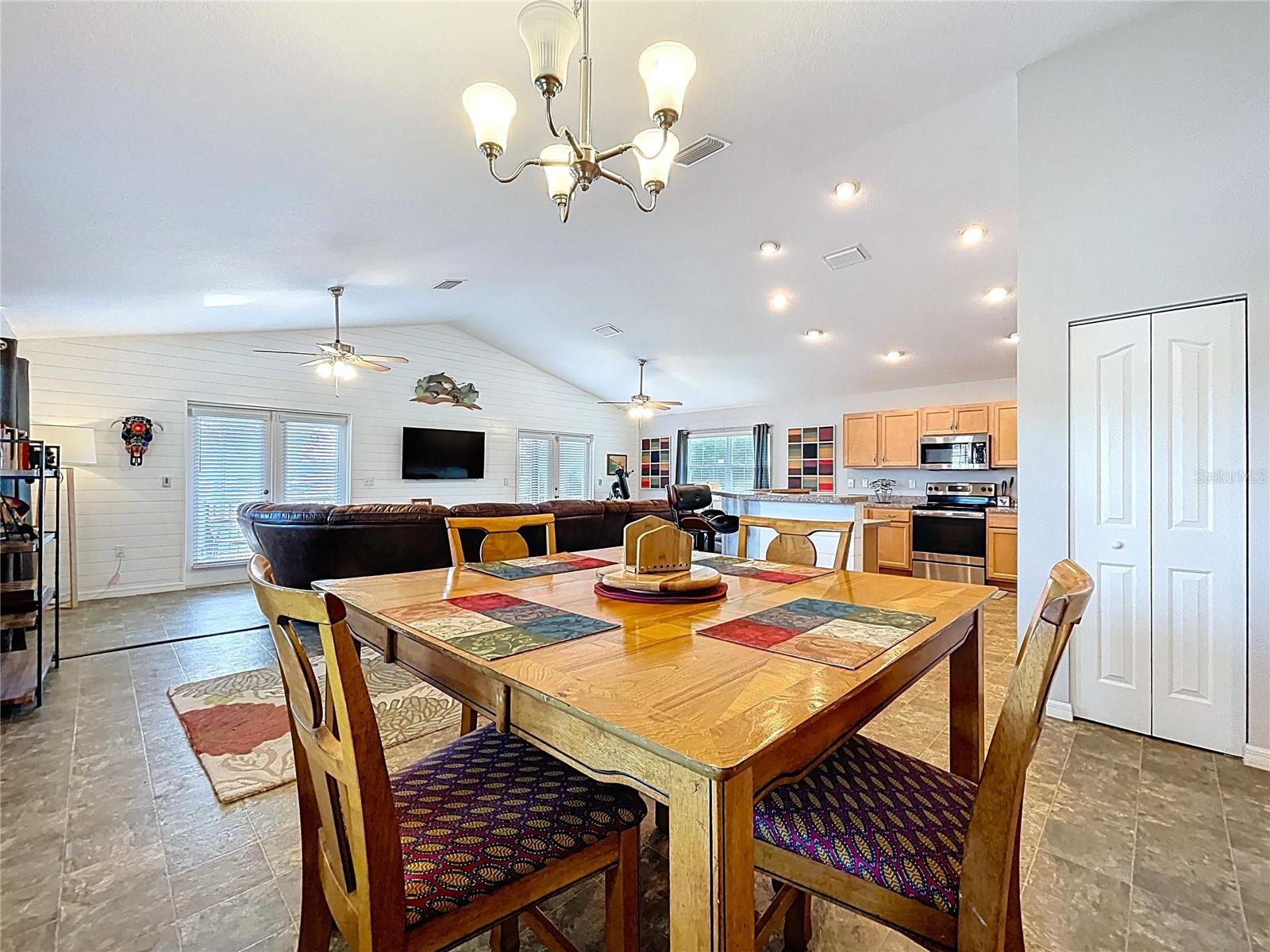 Listing photo id 23 for 3911 Nokomis Point