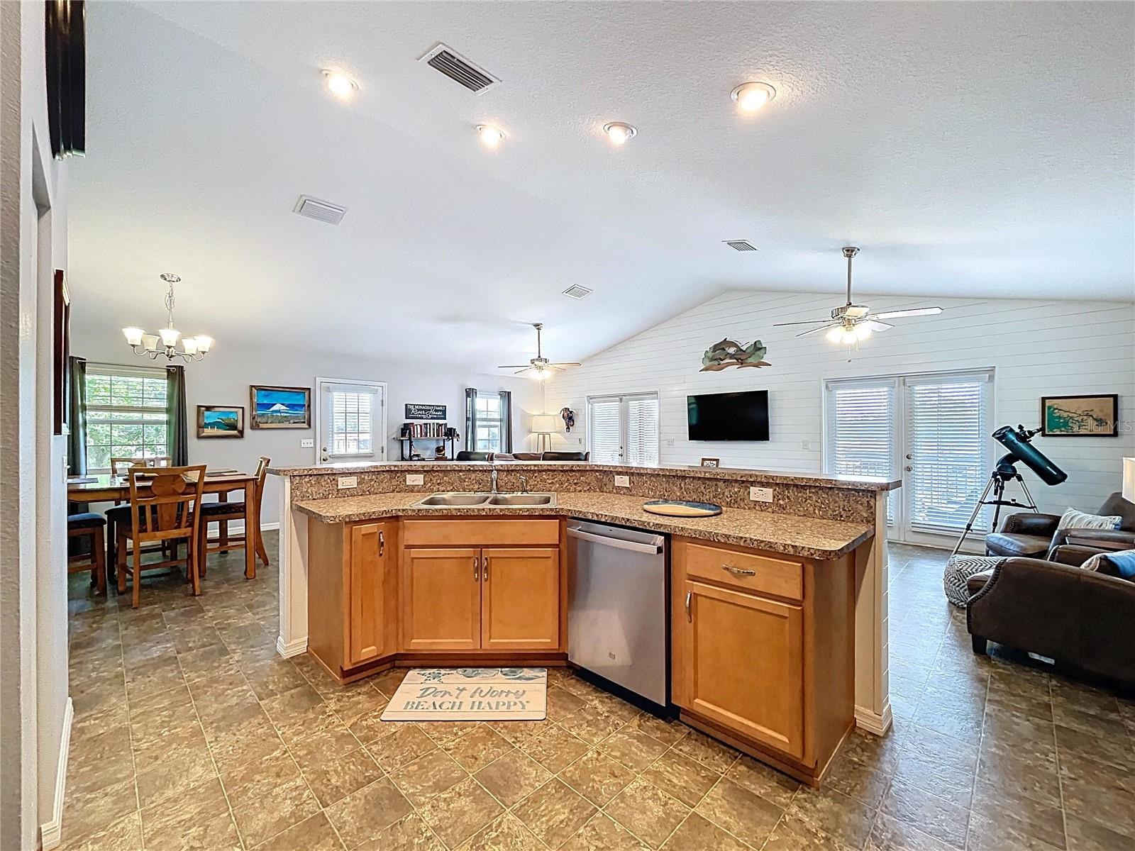 Listing photo id 31 for 3911 Nokomis Point