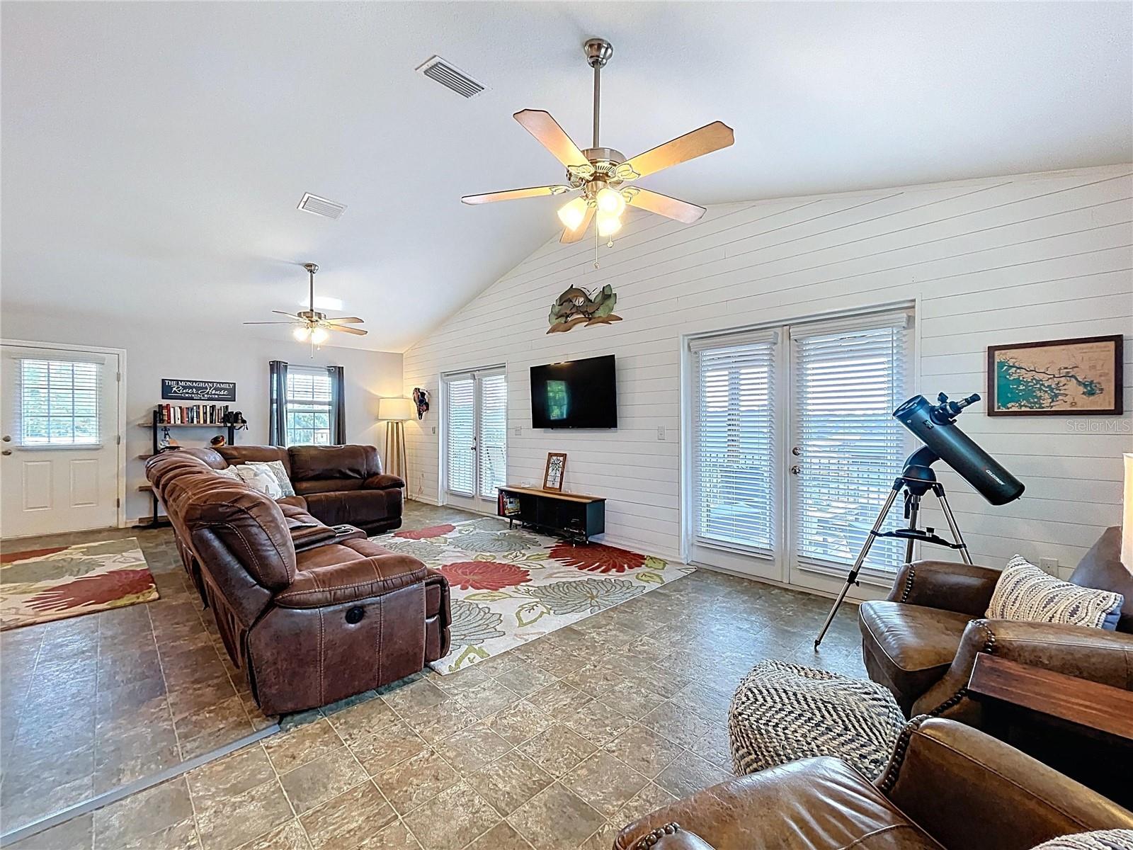Listing photo id 33 for 3911 Nokomis Point