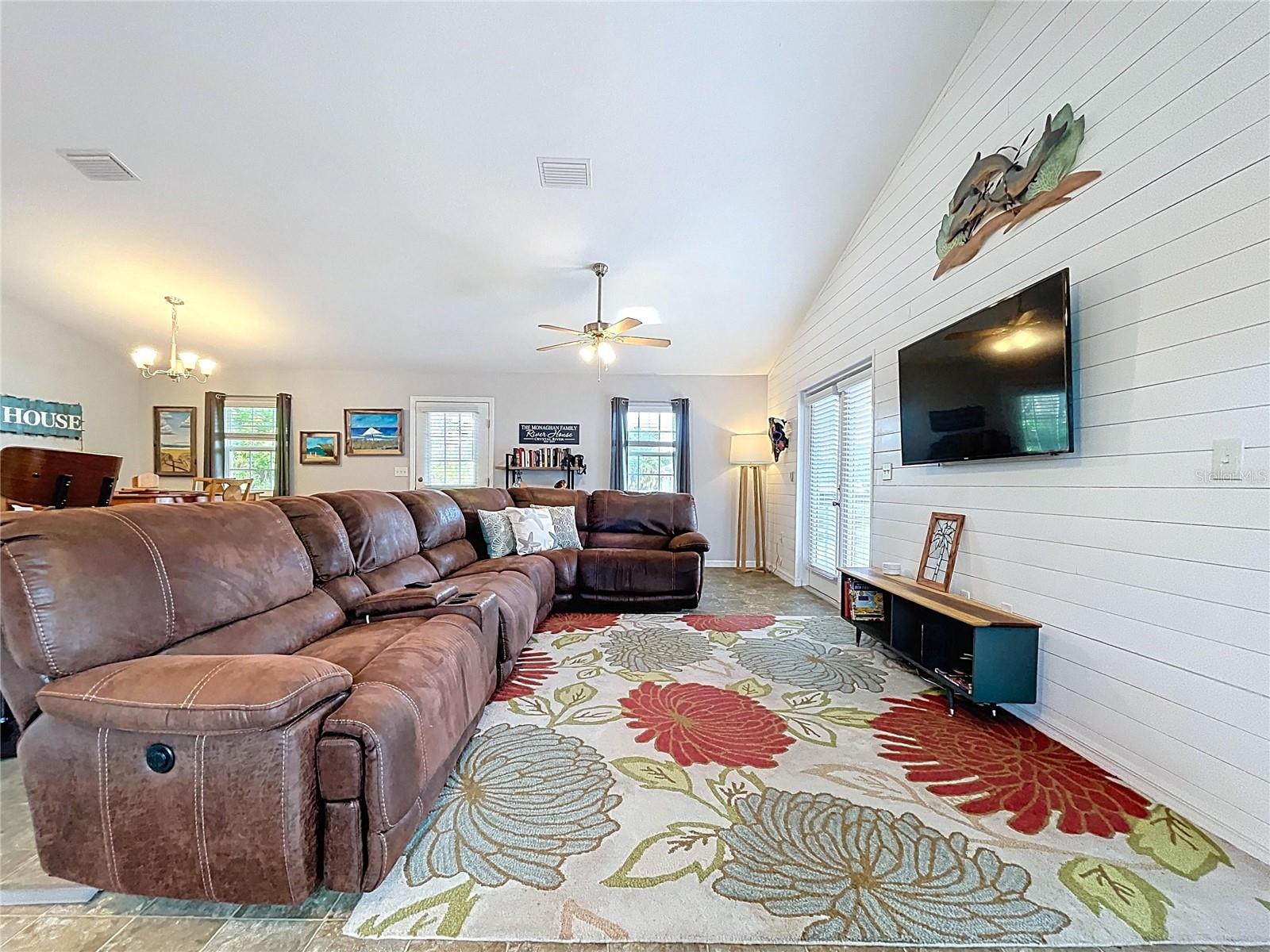 Listing photo id 34 for 3911 Nokomis Point