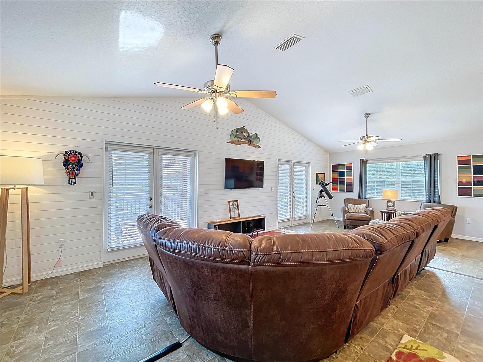 Listing photo id 40 for 3911 Nokomis Point