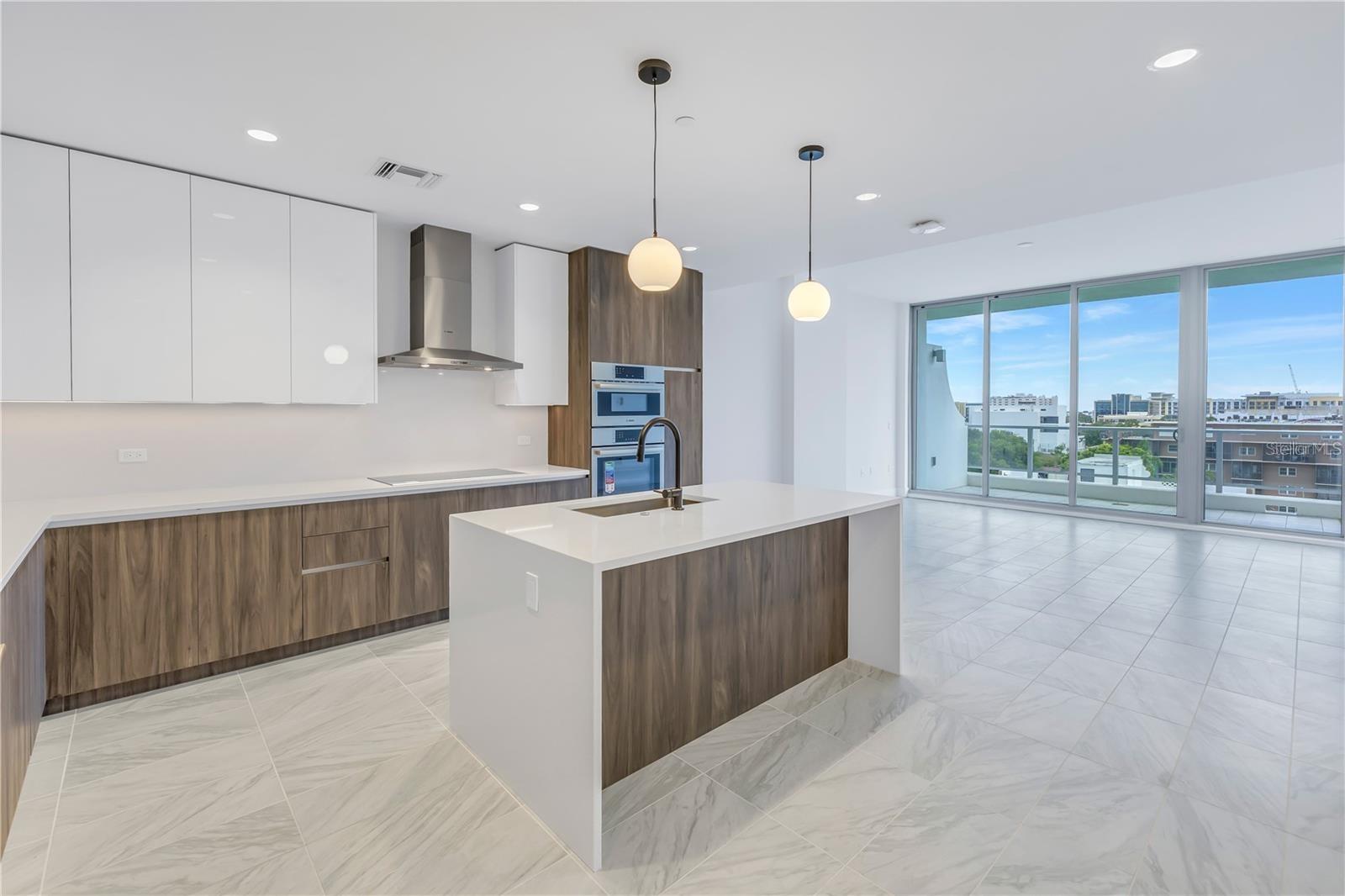 Image 4 of 27 For 777 3rd Avenue N 907