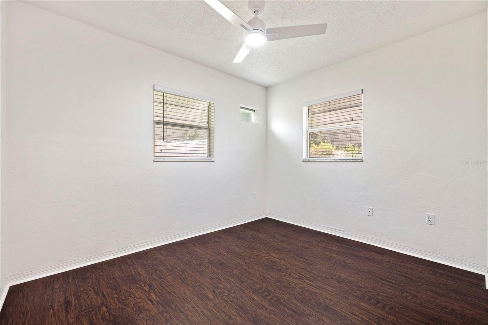 Image 21 of 29 For 5221 4th Avenue N
