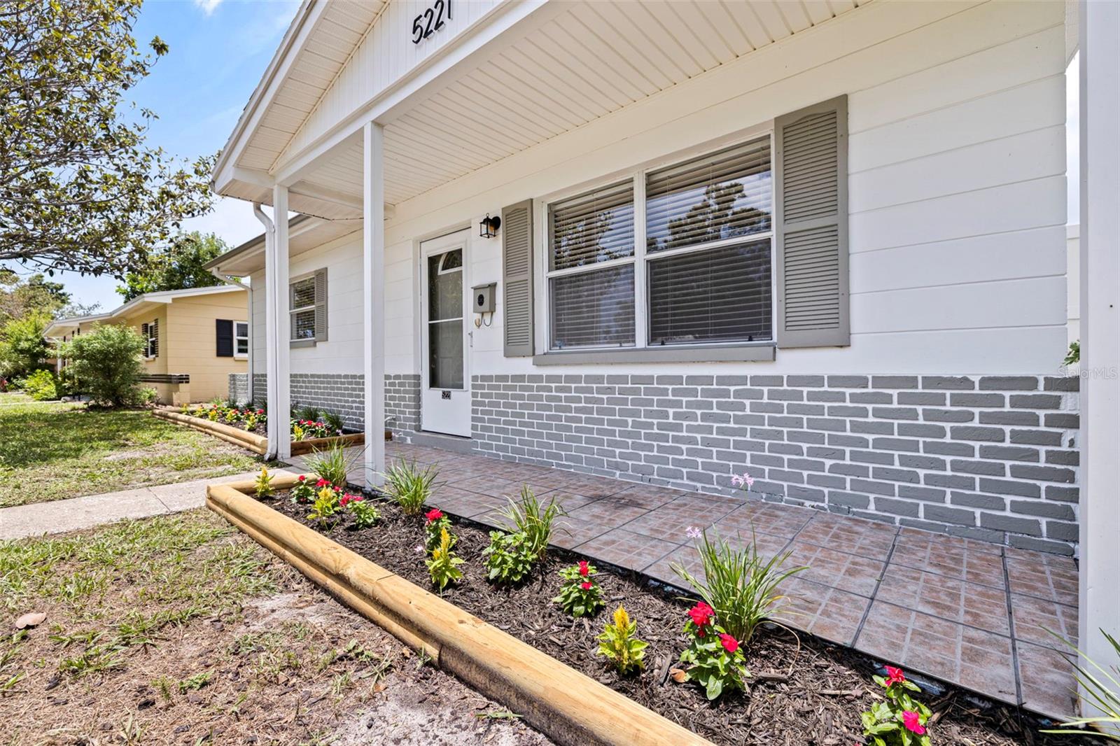 Image 3 of 29 For 5221 4th Avenue N