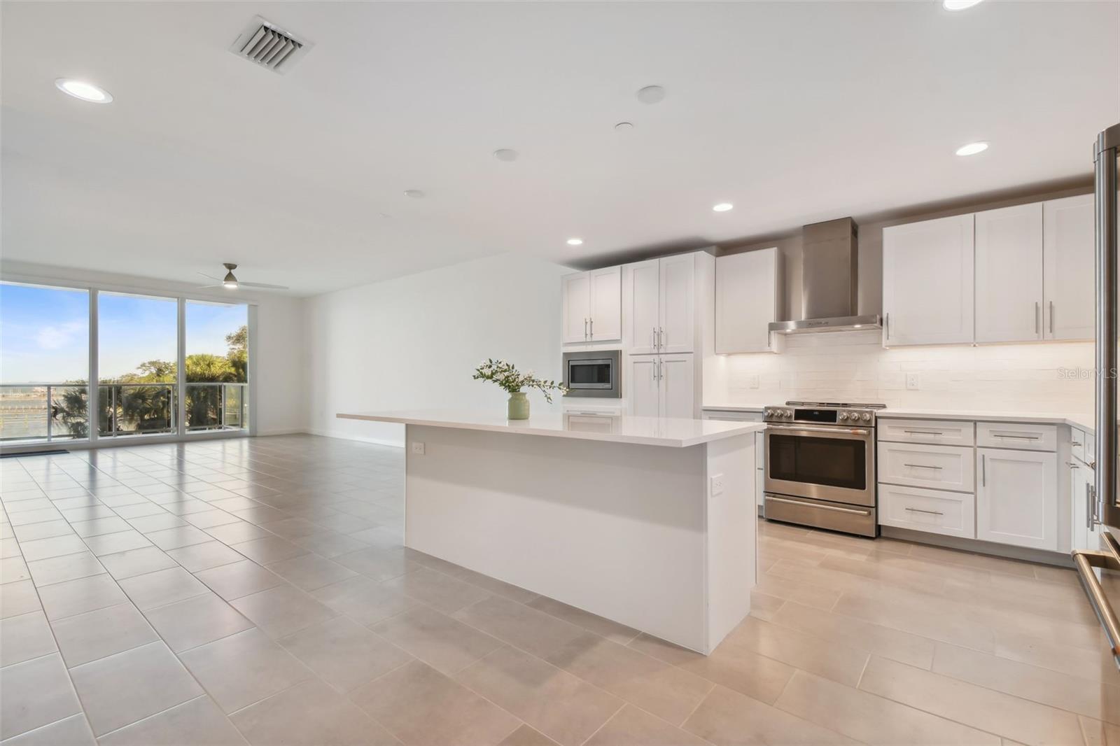 Image 3 of 32 For 920 Osceola Avenue 304