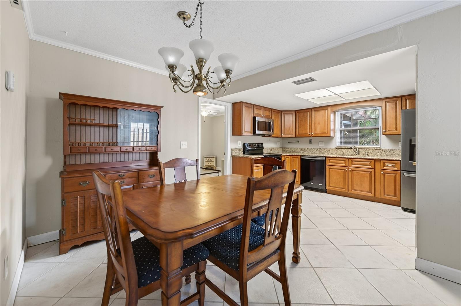 Image 5 of 27 For 901 Kingsport Court
