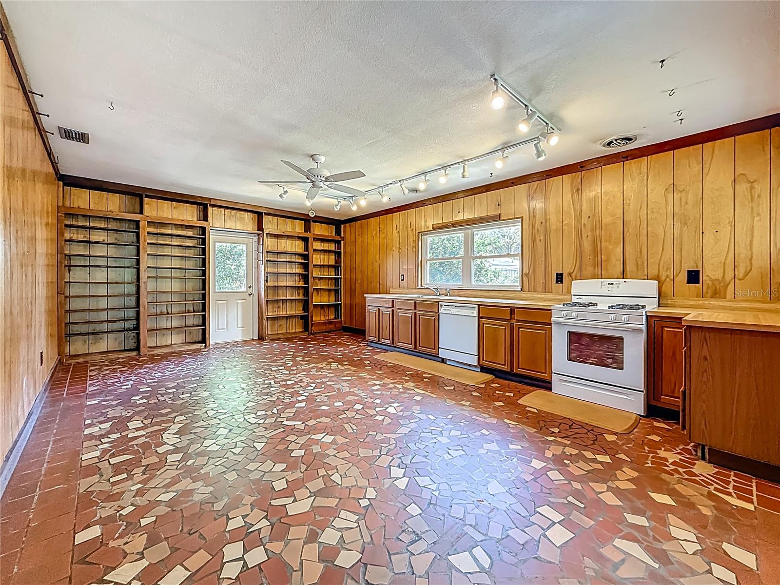 Image 12 of 36 For 1015 Willowbranch Avenue
