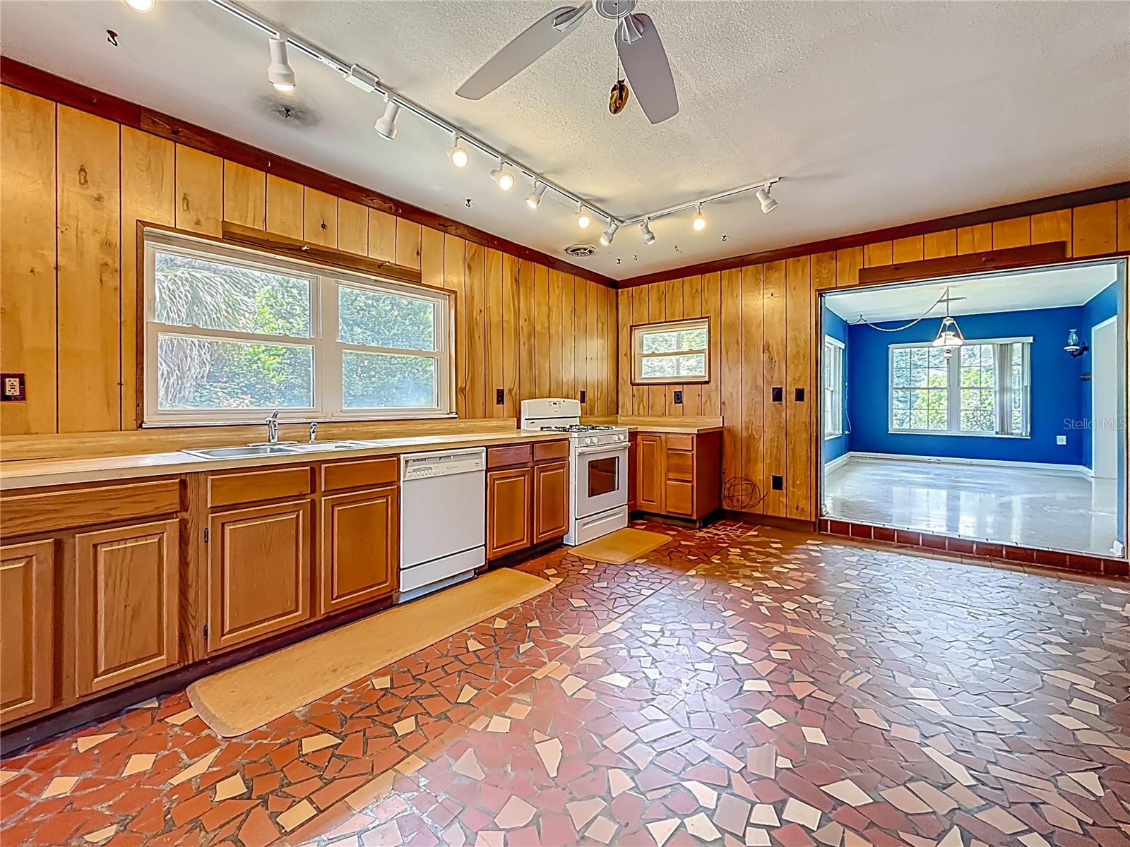 Image 13 of 36 For 1015 Willowbranch Avenue