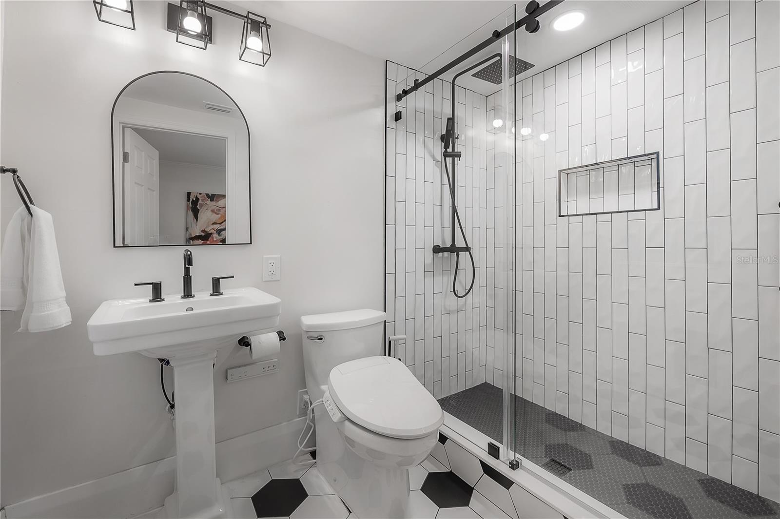 Image 34 of 46 For 213 Comanche Avenue