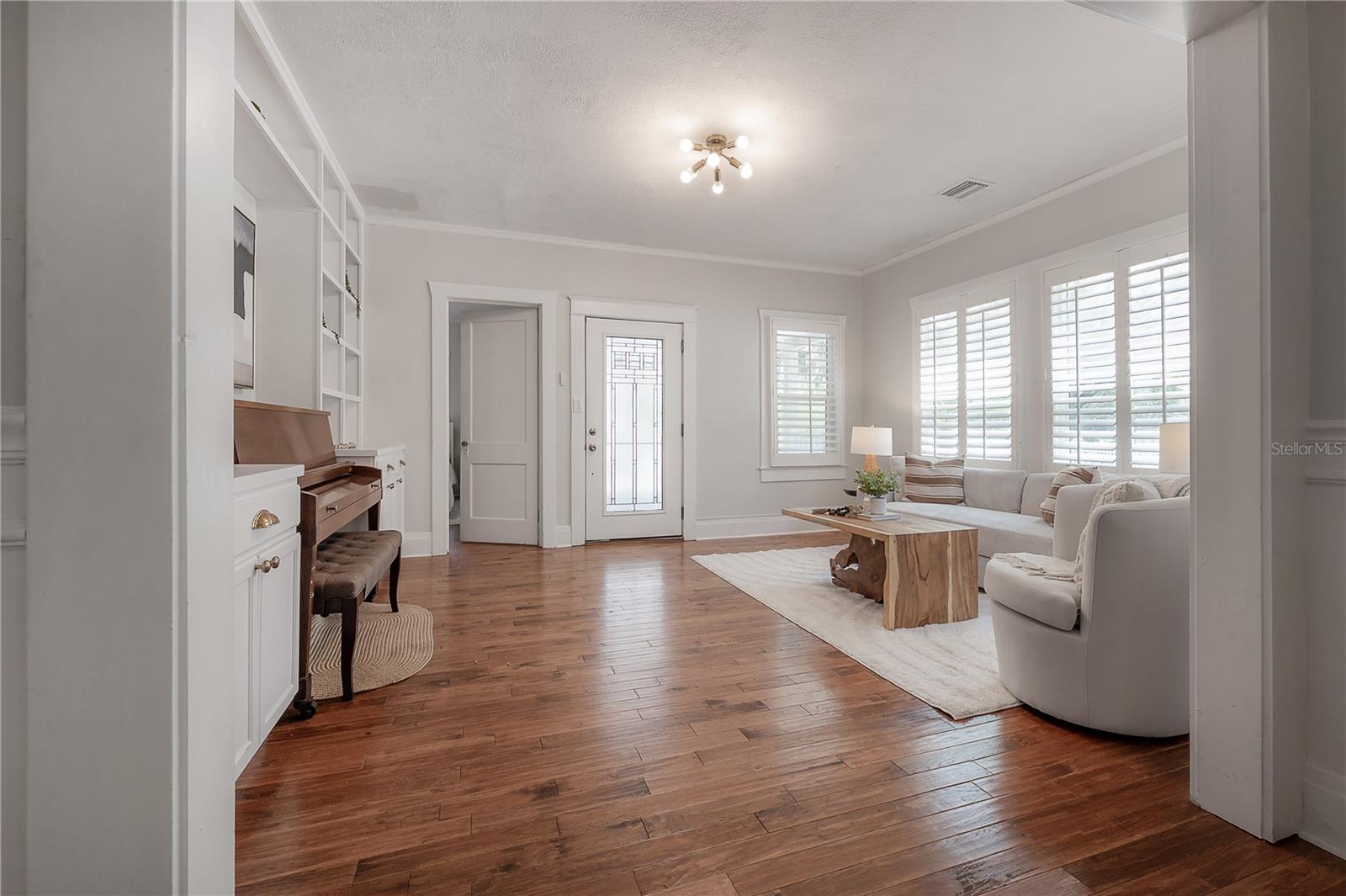 Image 7 of 46 For 213 Comanche Avenue