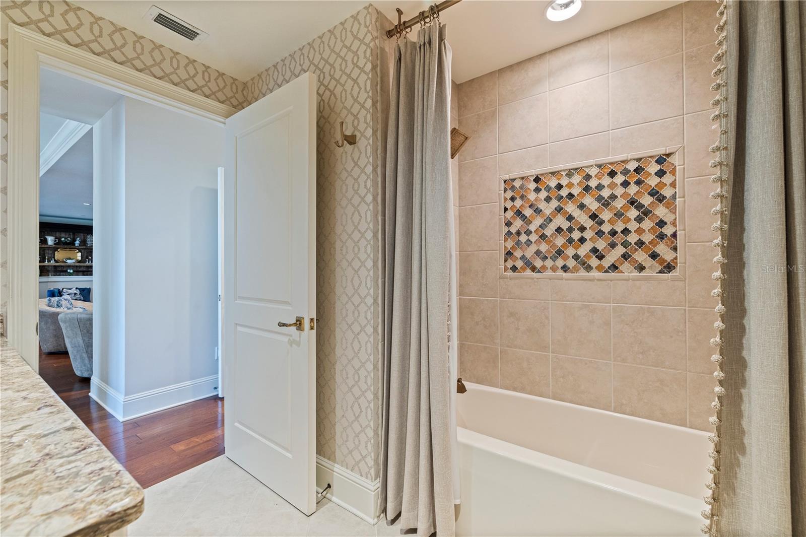 Image 29 of 46 For 85 Belleview Boulevard 204