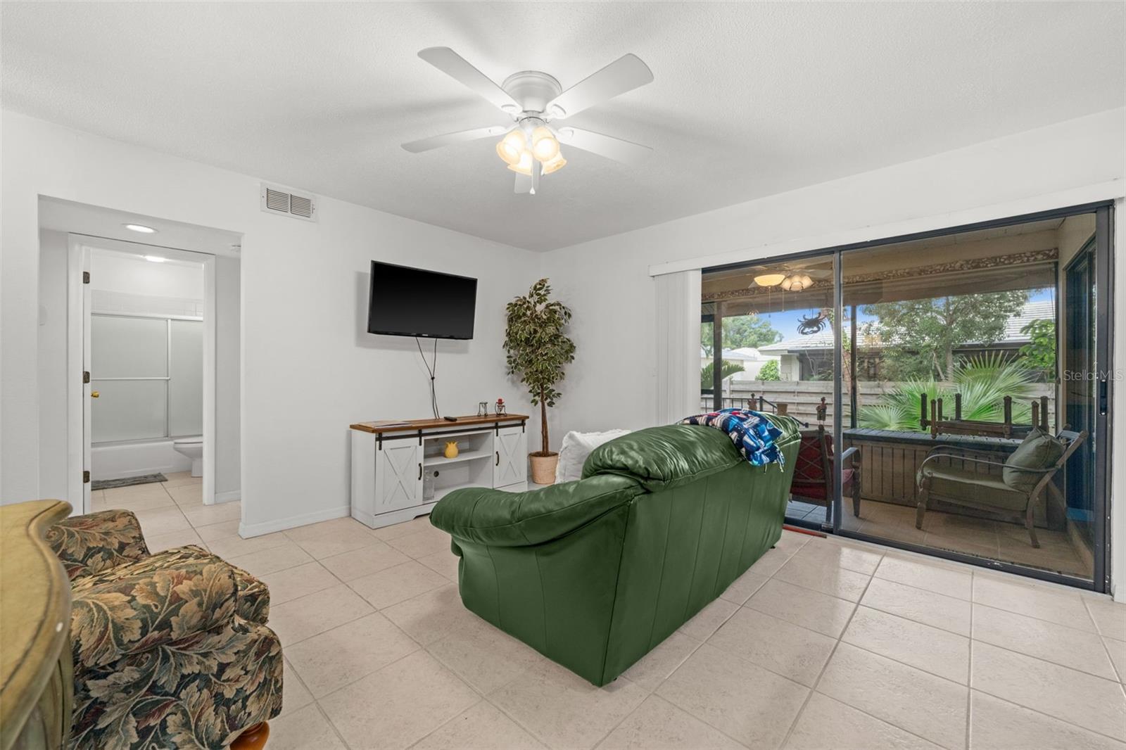 Image 3 of 37 For 804 Sorrento Place 804