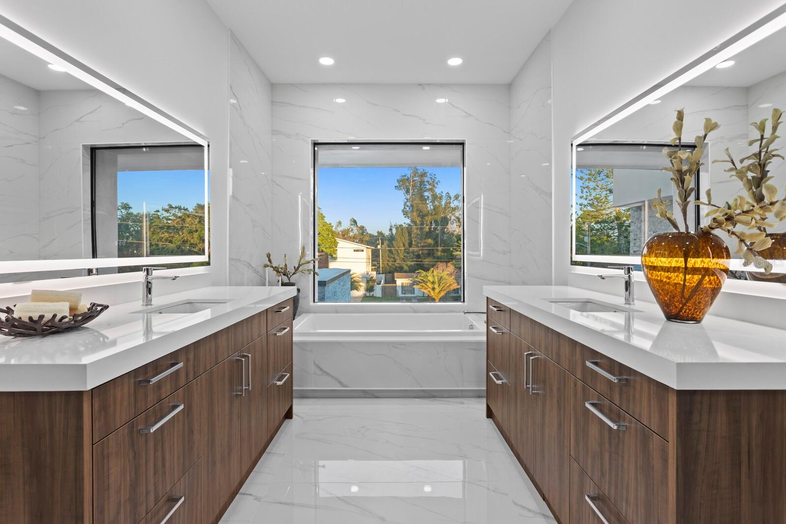 Image 22 of 41 For 4441 Pompano Drive Se