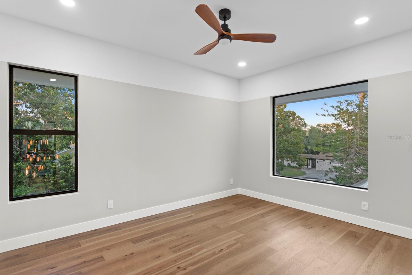 Image 28 of 41 For 4441 Pompano Drive Se