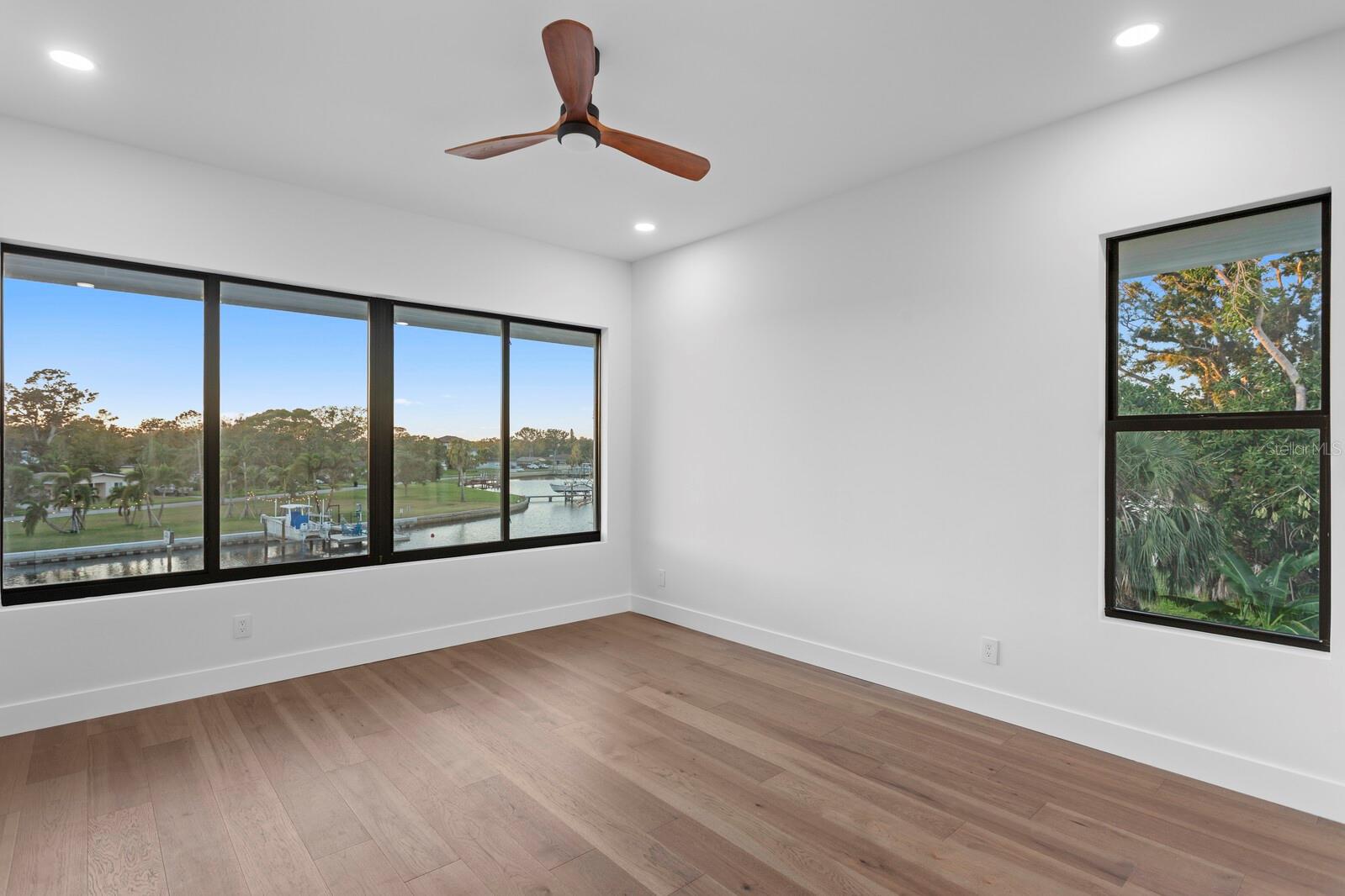 Image 31 of 41 For 4441 Pompano Drive Se