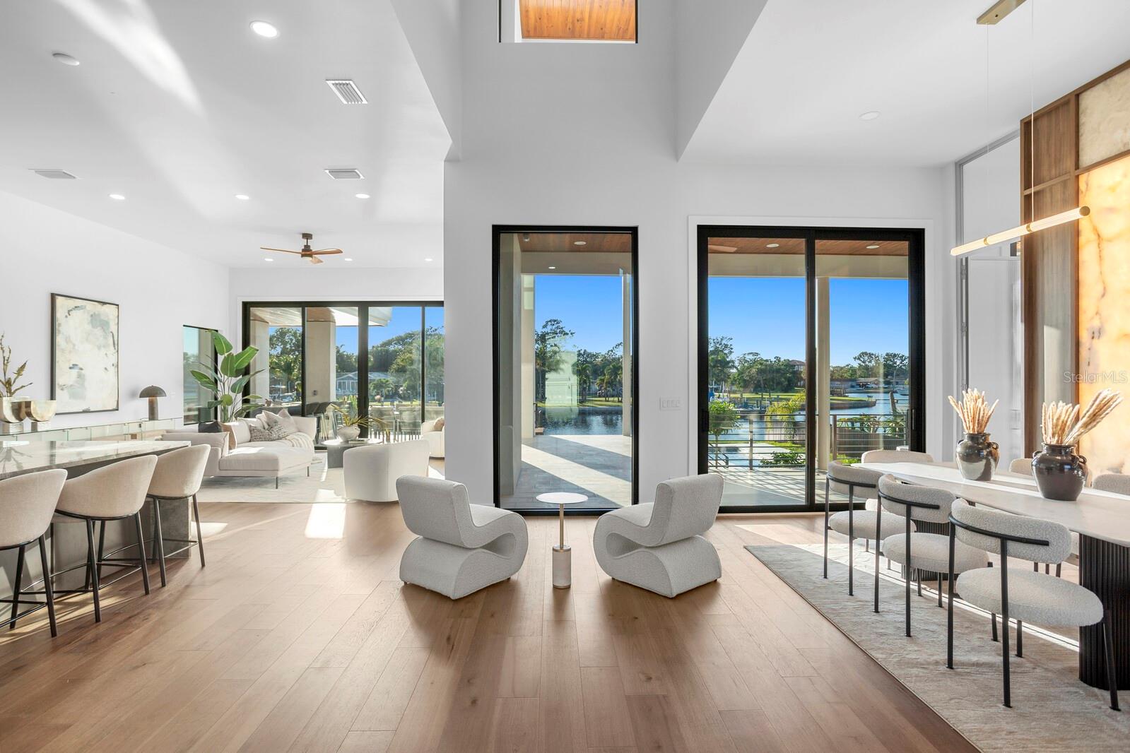 Image 4 of 41 For 4441 Pompano Drive Se