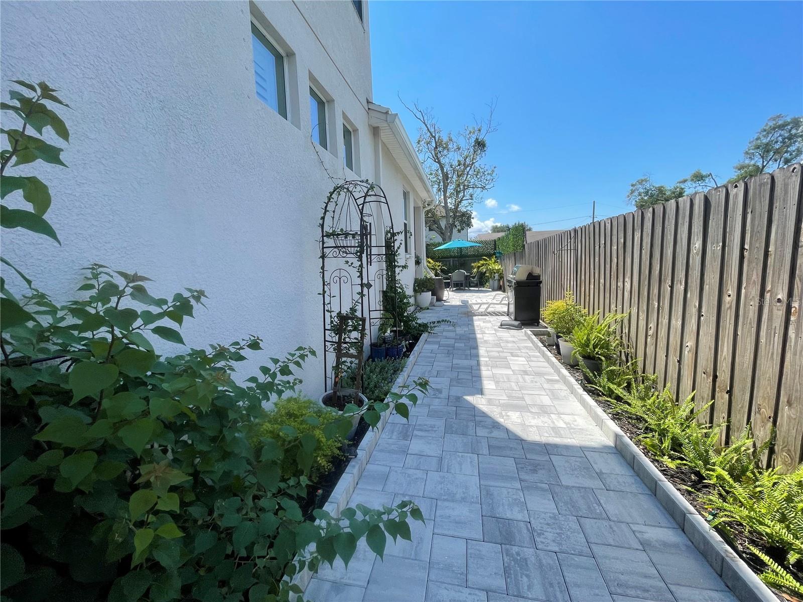 Image 49 of 55 For 2602 Nassau Street
