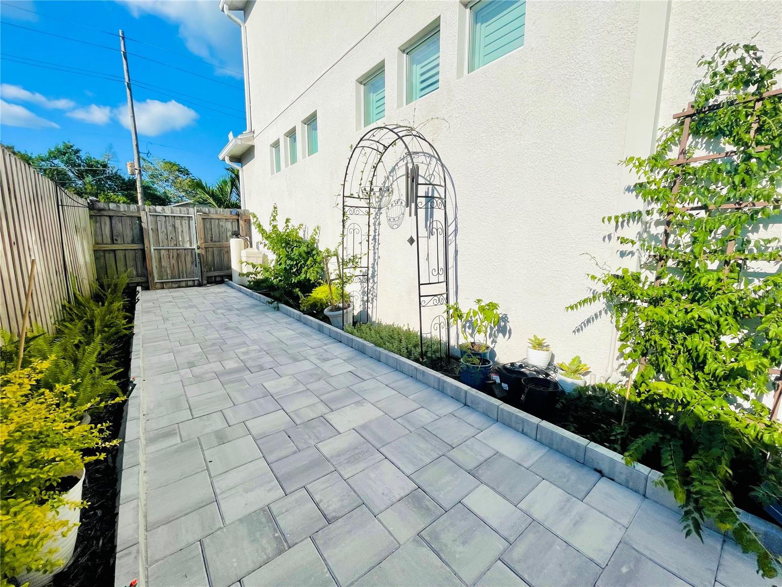 Image 53 of 55 For 2602 Nassau Street