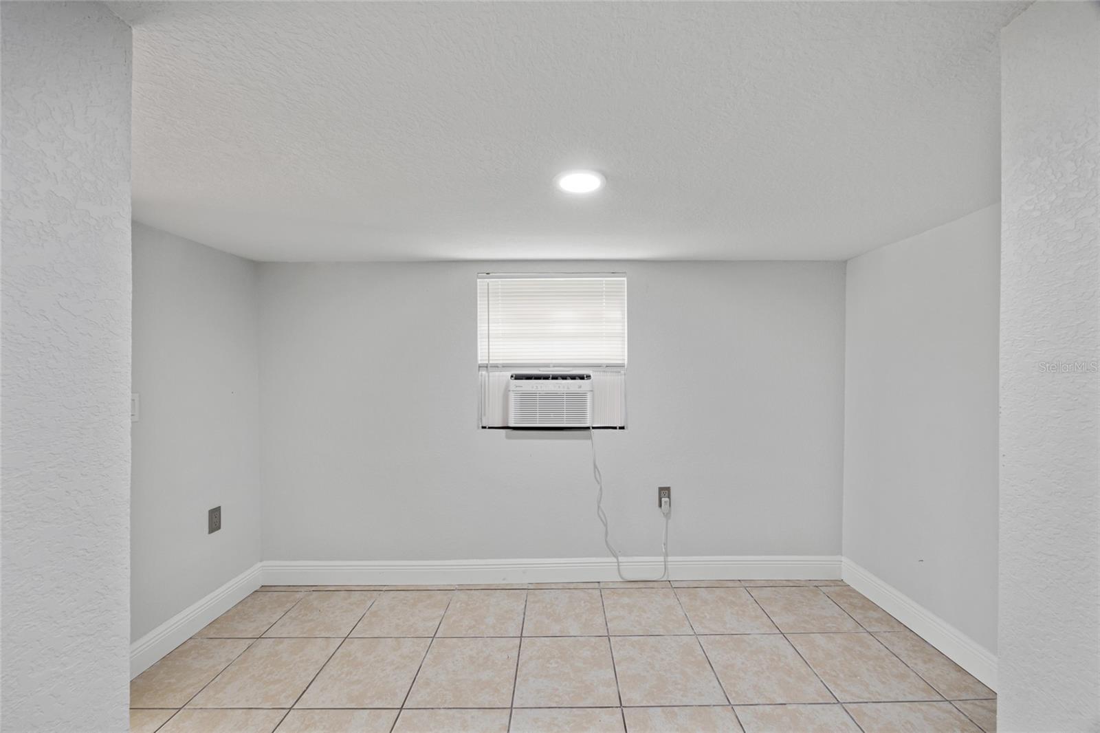 Image 19 of 24 For 402 Midwood Drive