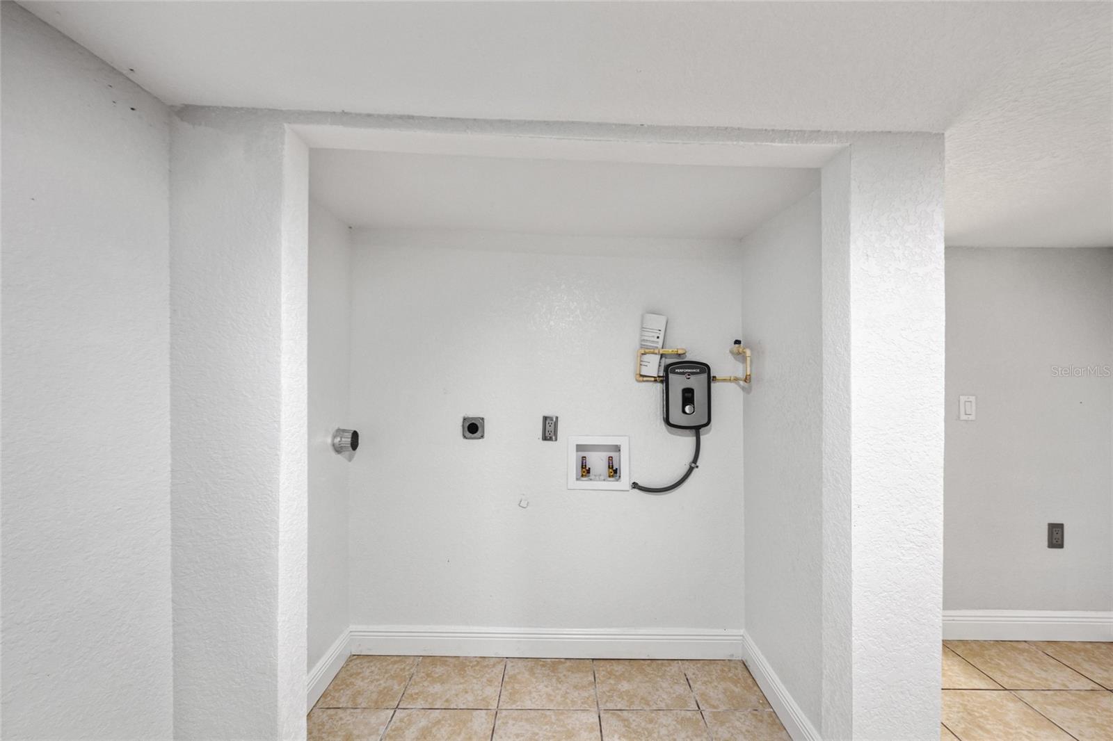 Image 20 of 24 For 402 Midwood Drive