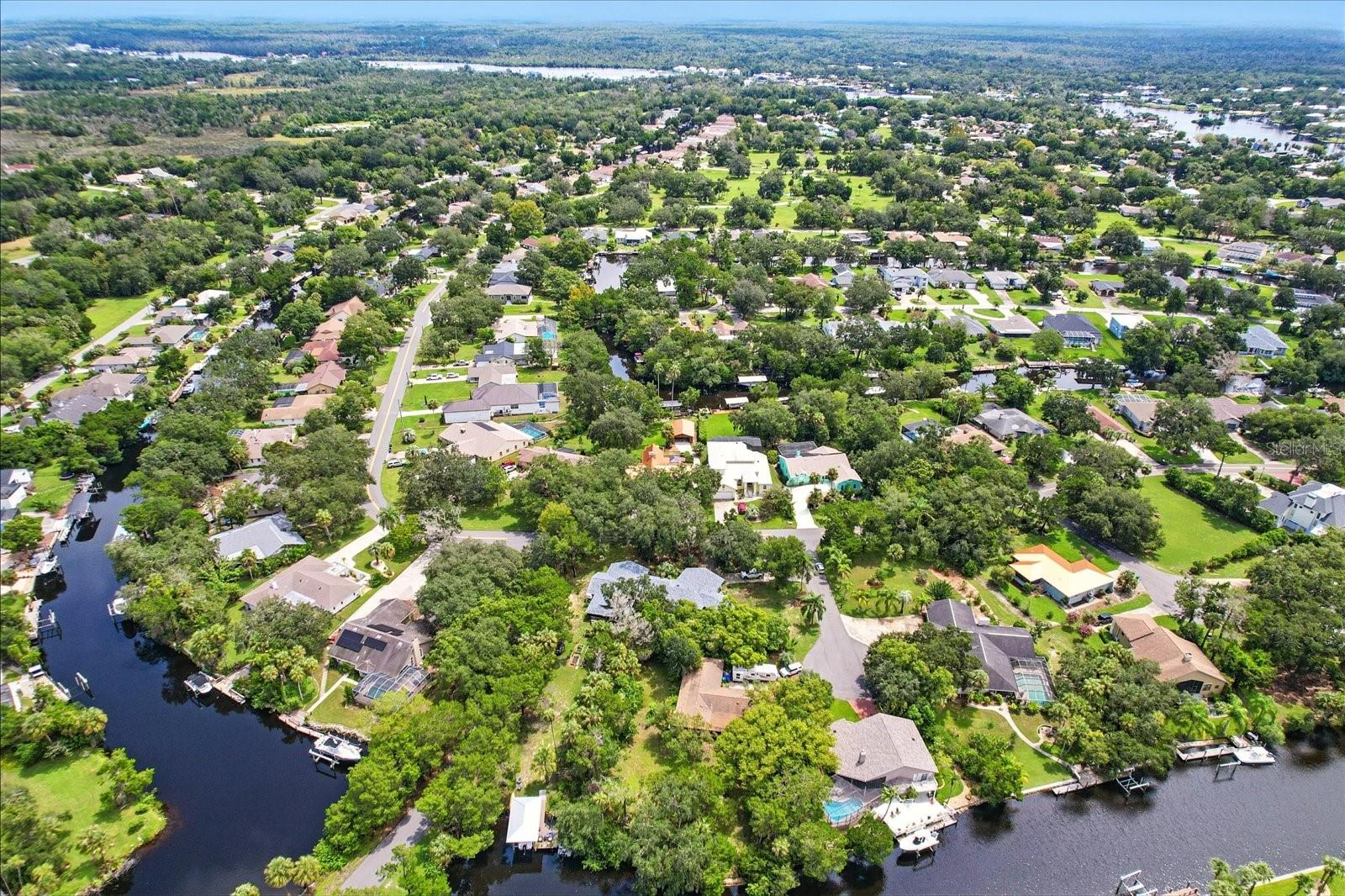 Listing photo id 13 for 11870 Riverhaven Drive