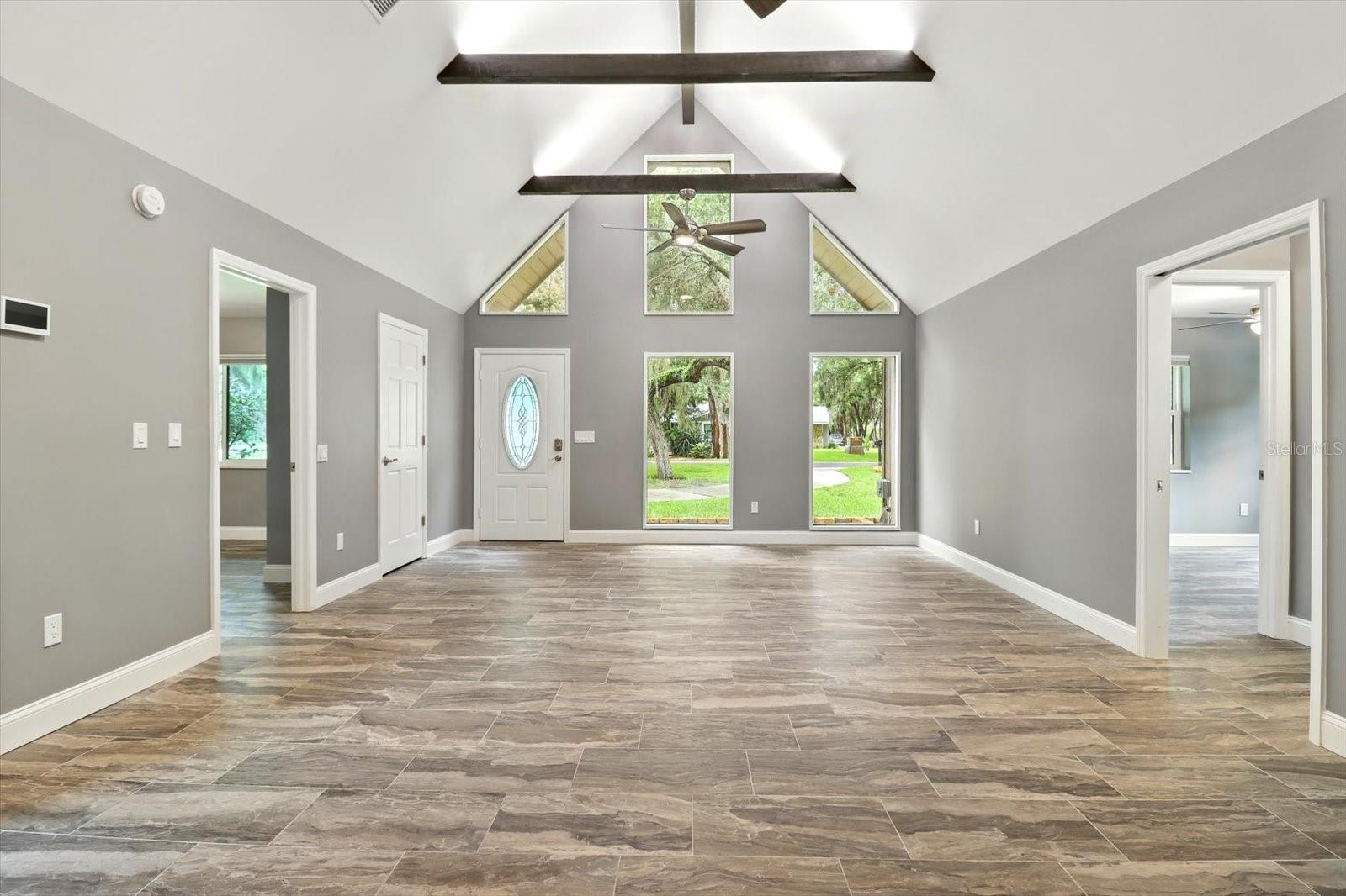 Listing photo id 16 for 11870 Riverhaven Drive