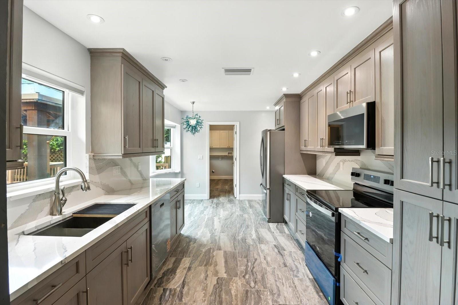 Listing photo id 18 for 11870 Riverhaven Drive