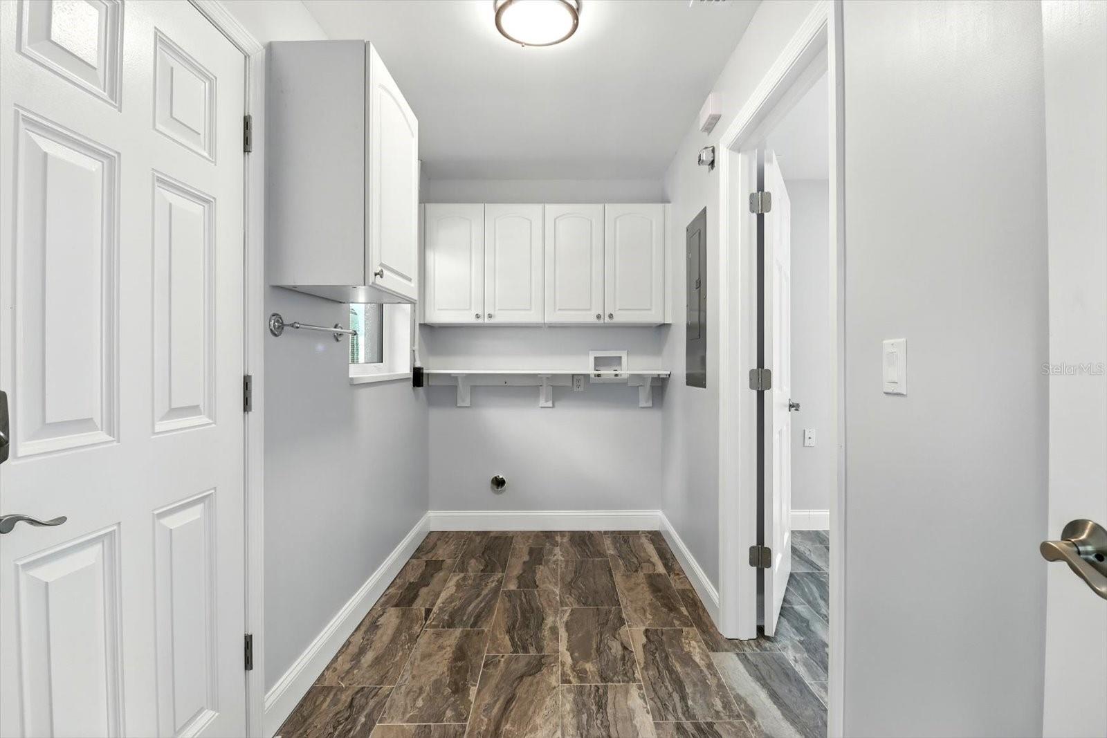 Listing photo id 21 for 11870 Riverhaven Drive