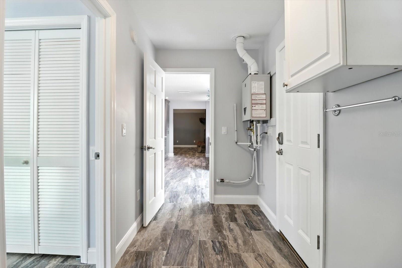 Listing photo id 22 for 11870 Riverhaven Drive