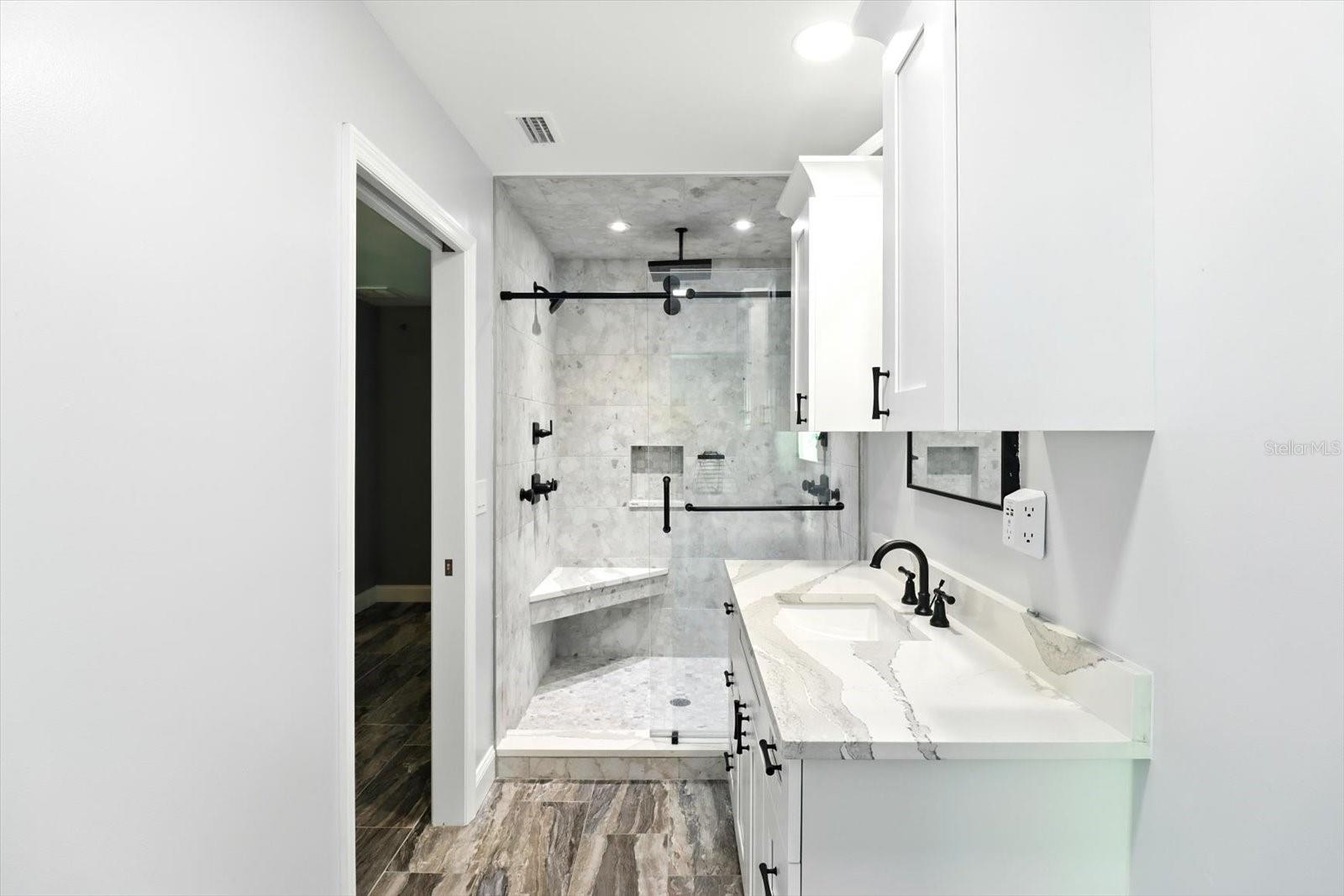 Listing photo id 25 for 11870 Riverhaven Drive