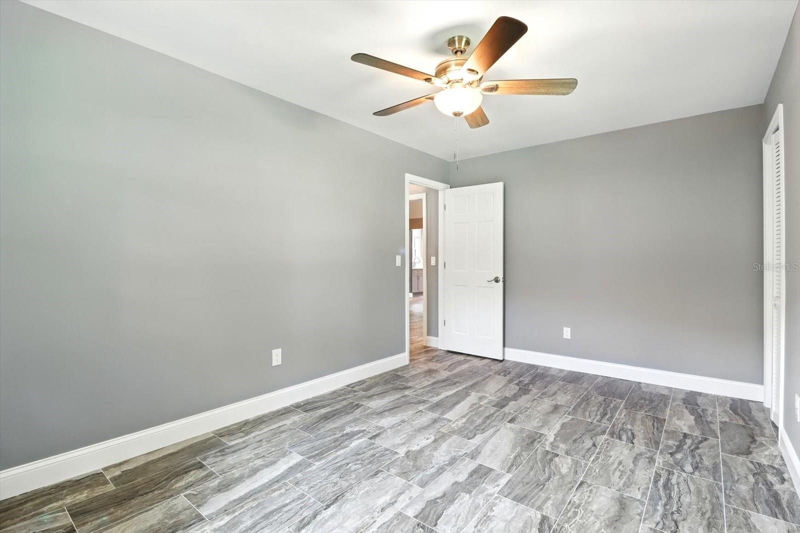 Listing photo id 33 for 11870 Riverhaven Drive