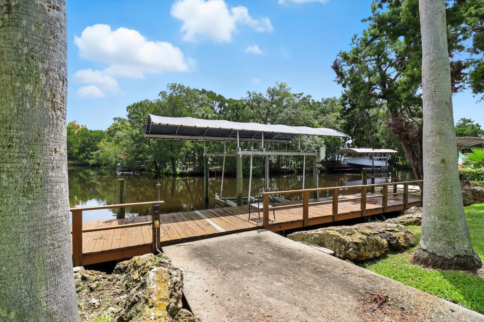 Listing photo id 5 for 11870 Riverhaven Drive