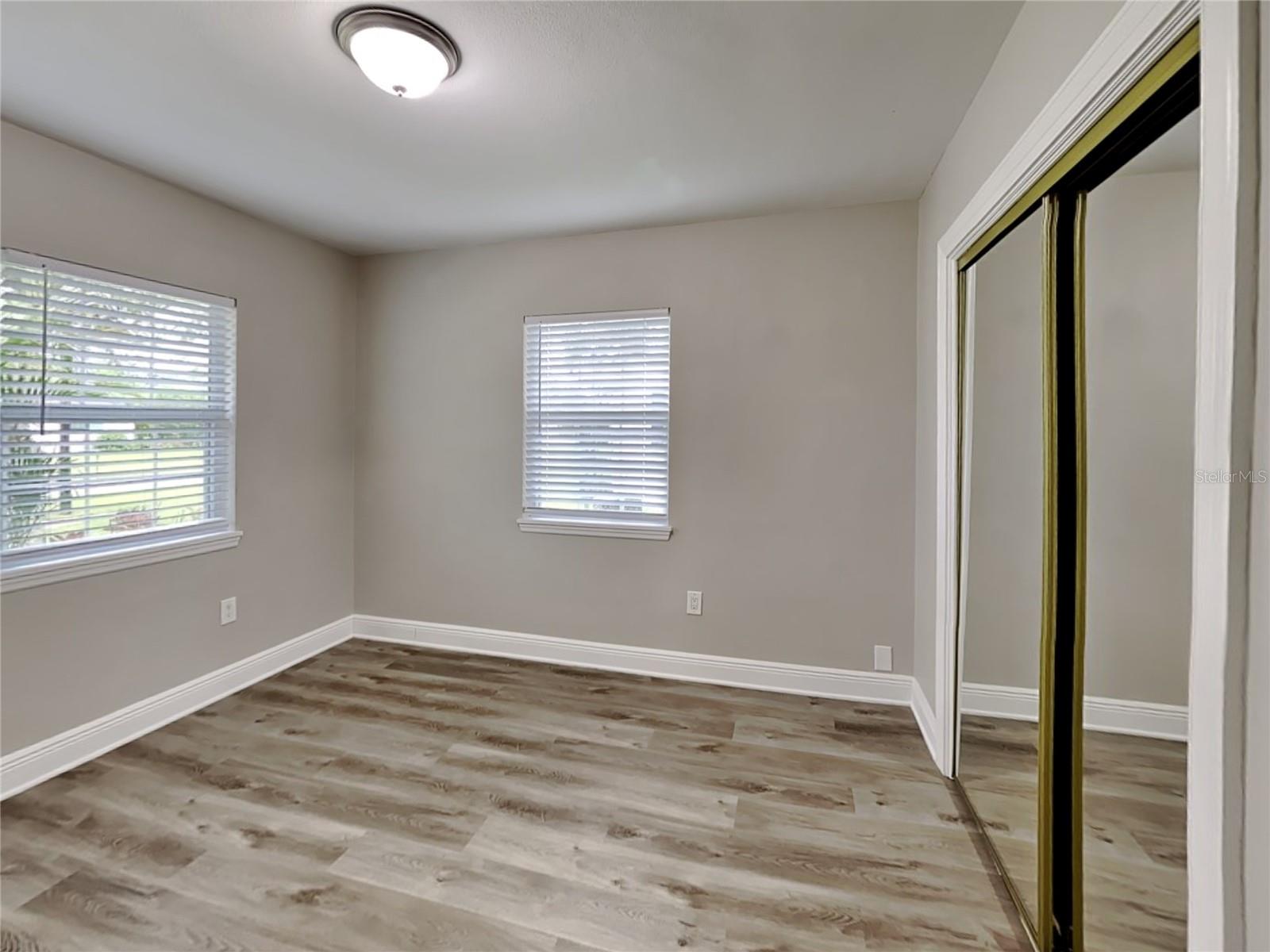 Image 10 of 16 For 412 Richards Avenue