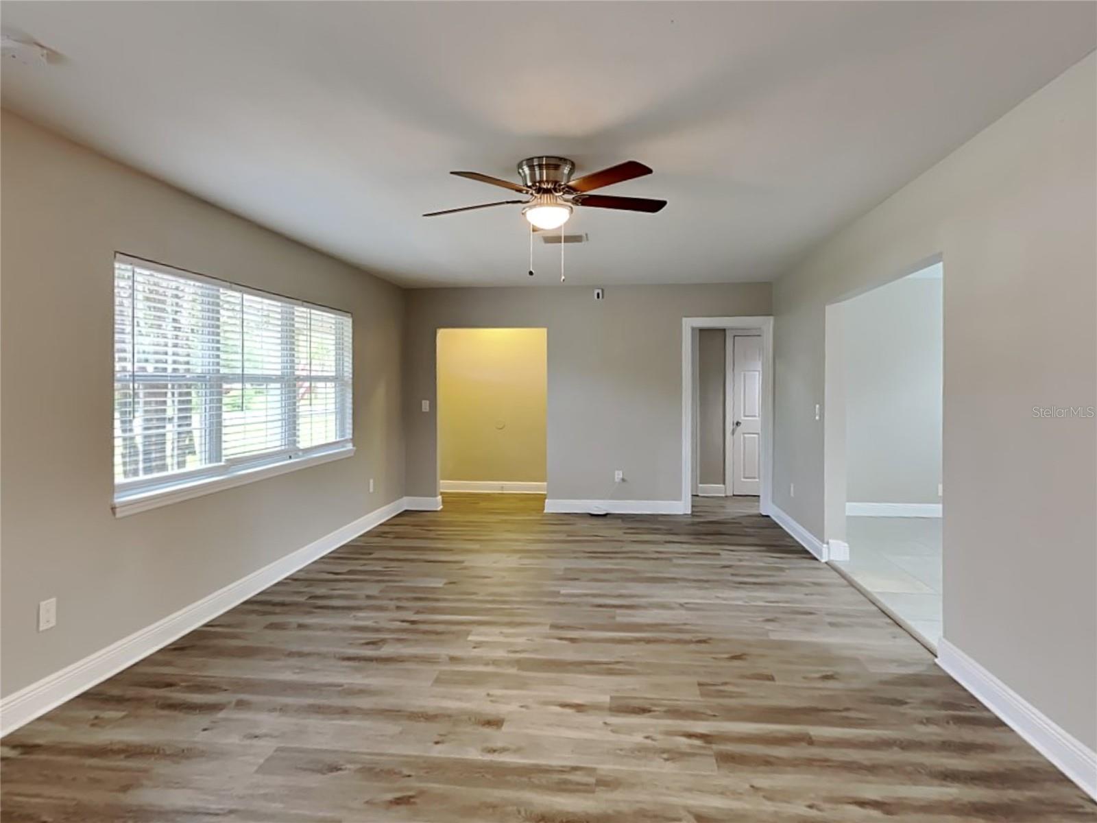 Image 2 of 16 For 412 Richards Avenue