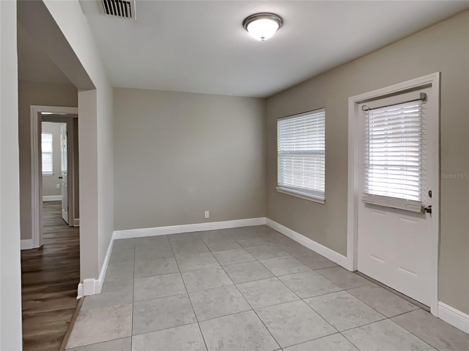 Image 4 of 16 For 412 Richards Avenue