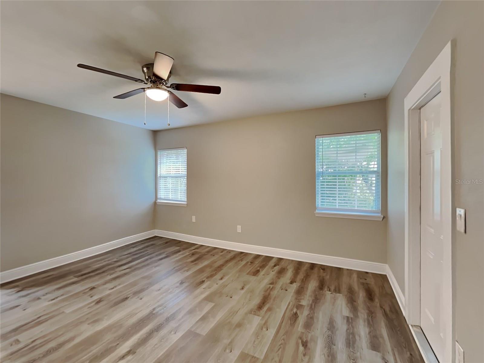 Image 7 of 16 For 412 Richards Avenue