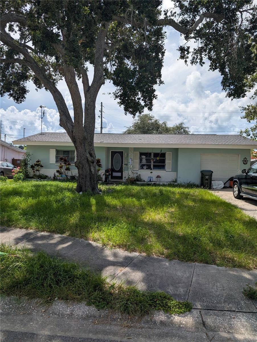 Image 2 of 3 For 1309 Regina Drive W