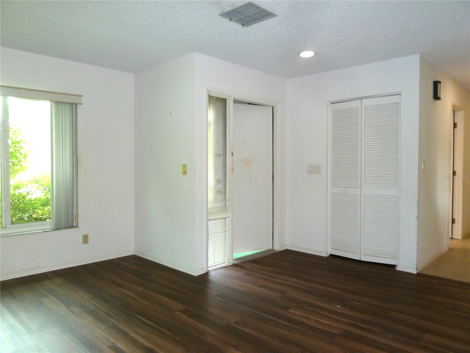 Image 2 of 15 For 1350 Glengarry Drive