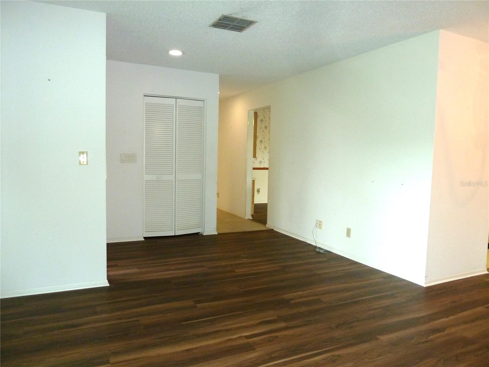 Image 3 of 15 For 1350 Glengarry Drive