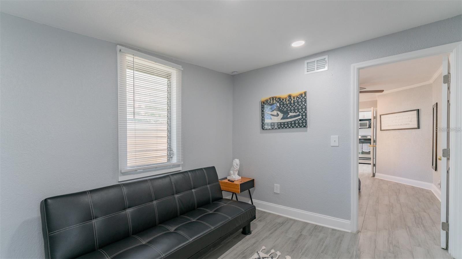 Image 11 of 35 For 1668 28th Avenue N