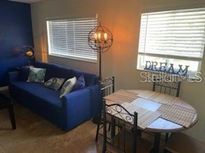 Image 4 of 9 For 3206 Azeele Street 220