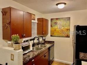 Image 6 of 9 For 3206 Azeele Street 220